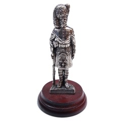 Pipercraft Argyll and Sutherland Highlander Figurine 