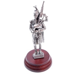 Pipercraft Royal Scots Piper Figurine 