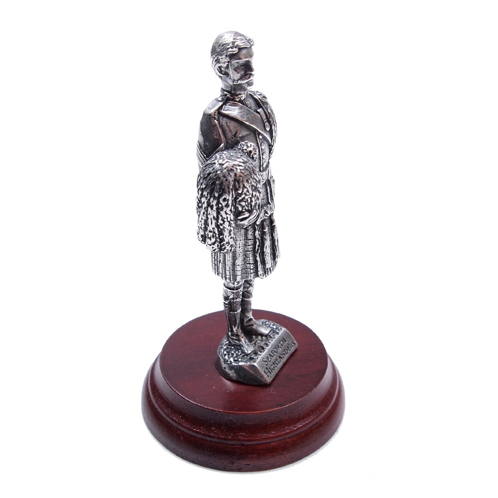 Pipercraft Seaforth Highlanders Figurine 