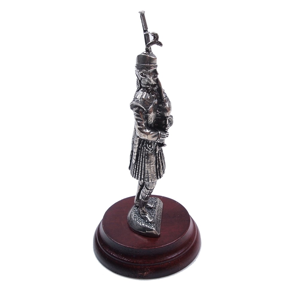 Pipercraft Argyll and Sutherland Highlanders Piper Figurine 