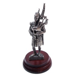 Pipercraft Argyll and Sutherland Highlanders Piper Figurine 